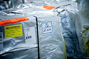 Delta delivers COVID-19 vaccine shipments (50734277477)