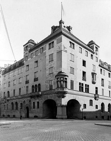 Grand Hotel Royal 1909 entrance