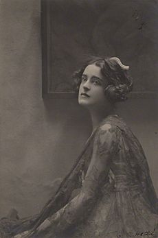 Harriet-Cohen-1922
