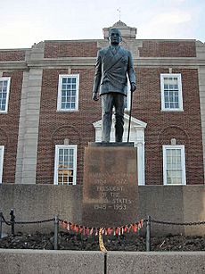 Harry S. Truman statue -Independence, Jackson County, Missouri, USA-18Jan2009