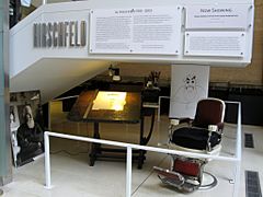 Hirschfeld desk