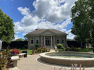 Hutchinson City Library, Hutchinson, MN-03