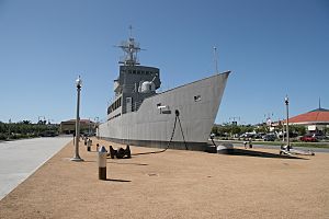 USS Recruit TDE-1.JPG
