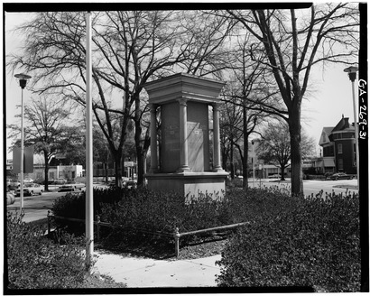 VIEW OF POETS MONUMENT LOOKING EAST, BETWEEN SIXTH STREET AND SEVENTH STREET 56-26A - Greene Street Historic District, Greene Street, Gordon Highway to Augusta Canal Bridge, HABS GA,123-AUG,56-31.tif