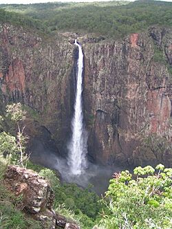 Wallaman Falls.jpg