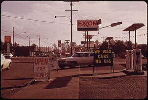 "NO GAS" SIGNS WERE A COMMON SIGHT IN OREGON DURING THE FALL OF 1973. THIS STATION ON THE COAST WAS OPEN FOR ANY... - NARA - 555415