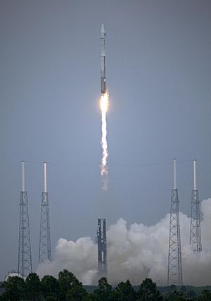 ...And the Atlas V Clears the Tower (4857947223)