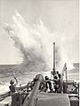 036562036562 - Exercício de lançamento de bombas de profundidade a bordo do Caca submarinos Guajará, 1944 (26171331354)
