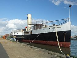 2016 Medway Queen, Gillingham Pier3498c.JPG