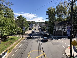 2021-09-24 14 57 33 View south along New Jersey State Route 23 (Pompton Avenue) from the pedestrian overpass between Essex County Route 639 (Grove Avenue) and Myrtle Avenue in Cedar Grove Township, Essex County, New Jersey