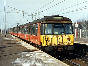 303011 at Coatbridge Central