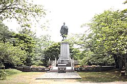 Bronze statue of Rennyo Syonin