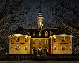 Colonial Williamsburg at Night (25412267772).jpg