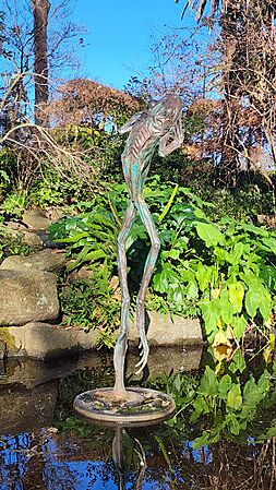 Frog statue in Queen Victoria Gardens