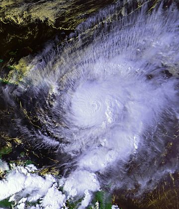 Hurricane Lenny 17 nov 1999 2004Z.jpg