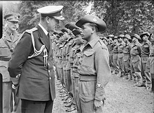 Lord Louis Mountbatten Visits Malayan Contingent, Kensington Gardens, London, England, UK, 1946 D28023