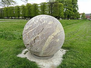 Marble ball - Kongens Have - Copenhagen - DSC07898