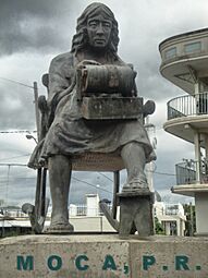 Monumento a la Tejedora, Moca, Puerto Rico