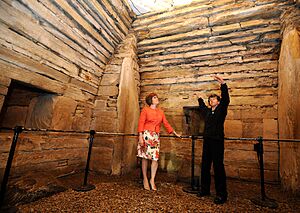 Orkney Cabinet - Maeshowe - Scottish Ten animation (7883502538)