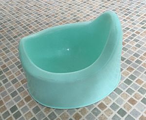 Simple plastic potty
