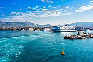 Split ferry port (20964203092)