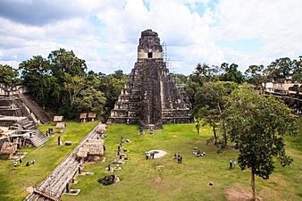 Tikal ruinas=Great Plaza (6995996121)
