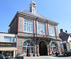 Town Hall - High Street (geograph 3455223)