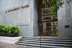UnionBank Tower Portland - Washington St entrance (2016)
