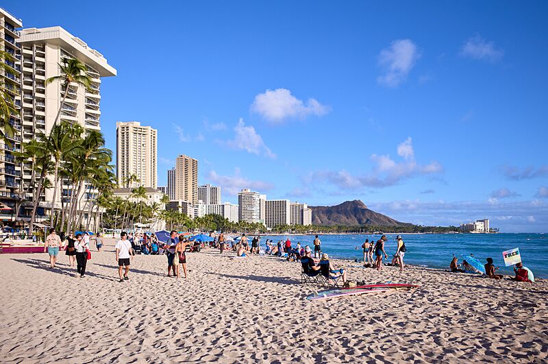 Waikiki Beach (2024)-L1004709