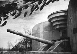 Bundesarchiv Bild 146-1986-104-10A, Atlantikwall, Batterie "Todt"