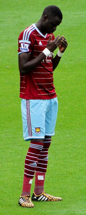 Cheikhou Kouyaté makes dua