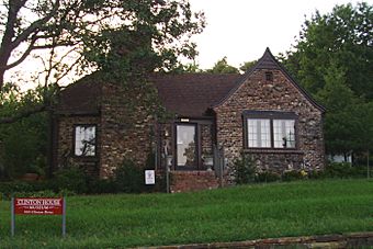Clinton House, Fayetteville, Arkansas.jpg