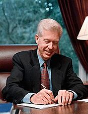 Davis signs 2000-2001 budget