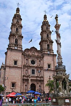 FacadeSanJuanBasilica03.jpg