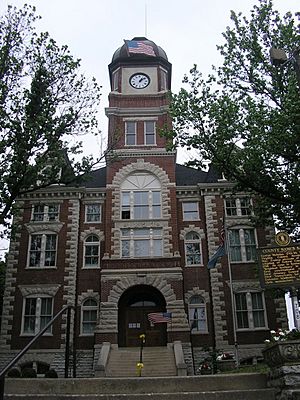 Nicholas County courthouse in Carlisle