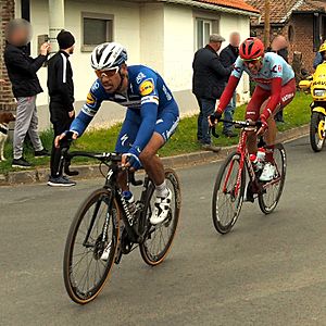 Paris Roubaix 2019, Philippe Gilbert et Nils Politt à 8 kilomètres de l'arrivée