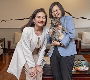 Senator of the Philippines Risa Hontiveros, President of Taiwan Tsai Ing-wen, with 蔡想想 (Think Think) 2023-05-12