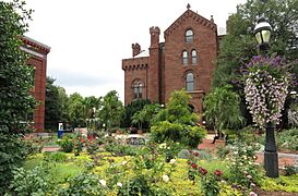 Smithsonian Folger Rose Garden in June (19274670268)