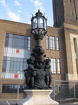 Statue (one of a pair ) at the entrance to the (former) Gillette Factory, Isleworth, London - geograph.org.uk - 1588621