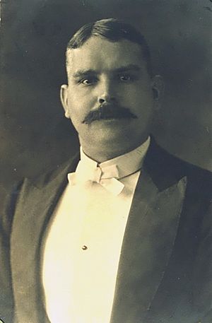 Ted Heaton c1910.jpg