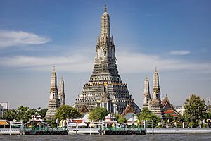เจดีย์ประธานทรงปรางค์วัดอรุณ2.jpg