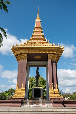 02-King Norodom Sihanouk Statue Neak Banh Tuek Park Phnom Penh-nX-2