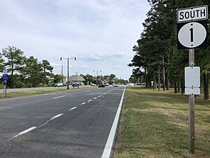 2022-07-14 16 58 44 View south along Delaware State Route 1 (Coastal Highway) just north of Delaware State Route 26 (Garfield Parkway) in Bethany Beach, Sussex County, Delaware