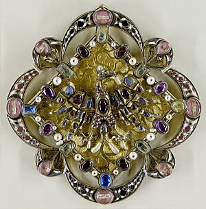 Clasp-reliquary eagle MNMA Cl3292