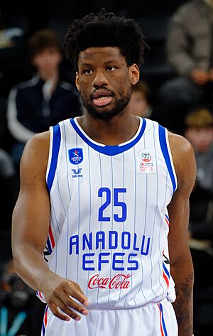 Daniel Oturu 25 Anadolu Efes TBSL 20241229 (4) (cropped).jpg