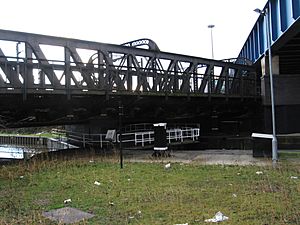 Doncaster - railway crossing of Don Navigation