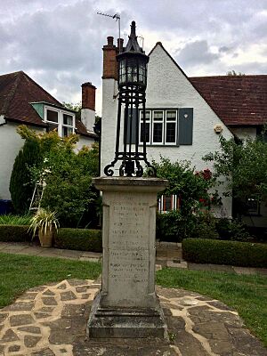 Finchley Garden Village War Memorial, June 2020 01