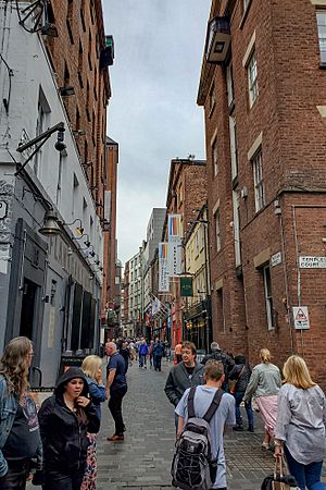 Southern side view, Mathew Street, intersection with Temple Court, Liverpool (2019-05-25 14.35.34 by HarshLight)