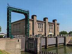 Boven-Hardinxveld, sluis of gemaal foto2 2010-06-27 14.29