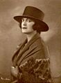 Harriet Cohen 1920 Alexander Binder 001